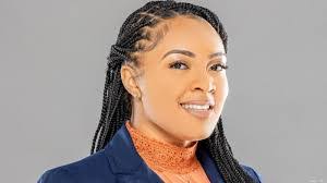 Lesley Holbrook's Instagram, Twitter & Facebook