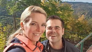 Deshalb haben sie sich entschieden, genau zwei jahre nach der ersten hochzeit noch einmal ja. Hochzeit Auf Den Ersten Blick Problem Fur Sandras Freund Promiflash De