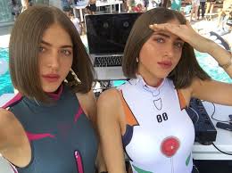 But success doesn't come as effortlessly as simi and haze's carefree attitudes initially suggest, a fact that the sisters are quick to admit. Epingle Par Maria Sur Simi Haze Khadra