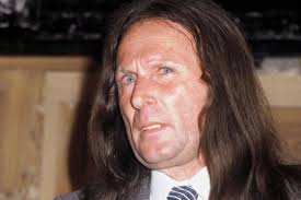 Le noir est produit avec des cristaux de magnétite ou de wustite, ou avec du carbone issu de la combustion de matières organiques (noir d'os (qui peut contenir du plomb qui s'accumule le plus dans l'os), carbone amorphe de combustion (suie pouvant contenir des traces de métaux indésirables et d'hap dangereux (benzopyrène, benzo. Corse Un Des Plus Vieux Prisonniers De France Demande Sa Liberation