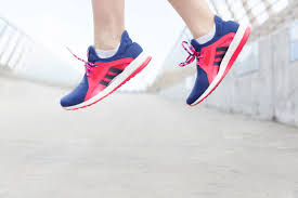 Wondering how you should wash your running shoes and if they allowed to be machine washed? How To Wash Running Shoes Popsugar Fitness
