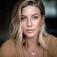 Amanda Gaither's Instagram, Twitter & Facebook