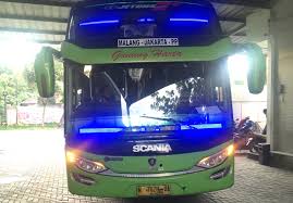 Dua kecelakaan bus di sabtu pagi, pejalan kaki tewas. Gunung Harta