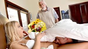 Bunak Babasını Ayakta Uyutup Üvey Annesini Yaladı - HD Porno İzle