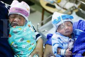 Memberi ucapan selamat antara sunah menyambut kelahiran bayi ialah setiap muslim dianjurkan memberi ucap selamat dengan mendoakan kesejahteraan anak dan ibubapanya, serta turut bergembira. Ini Cara Menyiapkan Kakak Agar Siap Menyambut Kehadiran Adik Bayi