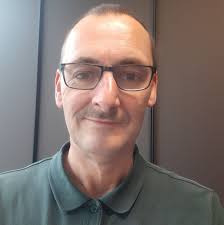 Mat elo 56 Joer denkt een gären un seng Jugendjoeren zréck, wéi d'Welt nach  méi schéin war, an mir als Kanner nach mat wéineg zefridden waren. Leider  kënnt des Zäit nie méi