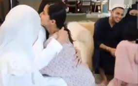Balai polis taman tun dr ismail. Neelofa Keluarga Ke Balai Polis Untuk Beri Keterangan Free Malaysia Today Fmt