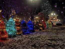 Christmas In These 10 Ohio Towns Looks Like Something From A Hallmark Movie Christmas Destinations Christmas Town Christmas Place