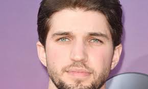 Elizabeth Gillies Archives