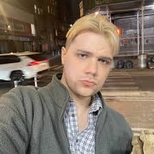 Amanda deJonge (@aamandaasays)