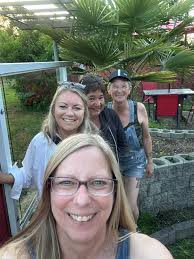 A small group last night but with a few visitors which made for a very  enjoyable evening.