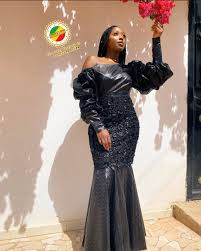 Je veux apprendre la couture de manière simple et pas cher ici couture africaine bazin. 260 Idees De Bazin Model En 2021 Tenue Africaine Mode Africaine Robe Africaine
