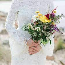 Our snapdragon flower has lively colors and shapes of blooms that closely resemble the face of a dragon that opens and closes, making them truly unique with floral designers for summer wedding flowers and spring wedding flowers. 42 Insanely Stunning Spring Wedding Bouquets