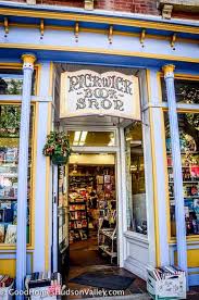 Entrance To The Pickwick Book Shop Nyack New York Bookstore Bookshop New York Homes