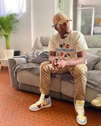 Caminotv Media Shopping On Instagram Niska Rock La Aj1 Maison Chateau Rouge L Ultra Bg Niska Nous Sort Un Outfit En 2020 Shopping Rappeur Instagram