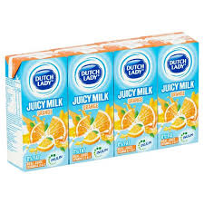 Yang kau tutup pintu tu apahal? kemudian dia berjalan menuju ke arah peti sejuk. Dutch Lady Juicy Milk Orange 4 X 200ml 180