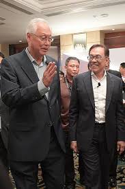 Their son, goh jin hian, is a medical doctor at mount elizabeth hospital while their daughter, goh jin theng, is in london with her english husband, lee craven. When Goh Chok Tong Felt Perplexed Stunned Dumbfounded Latest Singapore News The New Paper