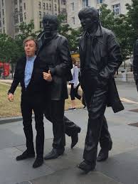 Paul Posing With The Beatles Magnificent Statue In London The Beatles Paul Mccartney The Beatles 1