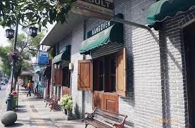 Kalau anda datang kesini, maka akan sangat rugi jika tidak menjajali berbagai tempat makan bagi anda yang doyan makanan manis, maka wajib hukumnya mencoba cafe di jalan braga satu ini. Hangover Bandung Ulasan Restoran Tripadvisor