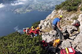Als zentrum des gerichtsbezirks gmunden beherbergt sie das bezirksgericht. Bergrettung Gmunden Ubte Am Traunstein Fur Den Notfall Salzi At
