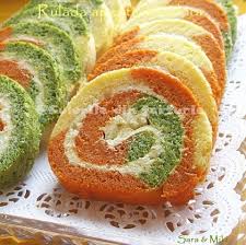 2 cani de zahar 2 cani de faina 2 pliculete zahar vanilat 1 sticluta esenta de vanilie 10 linguri ulei 8 oua coaja de la o lamaine 50 g cacao. Tricolor Rolls Appetizer With Cream Cheese Vegetable Tart Appetizers Fruit Salad Recipes