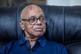 Stephen Moen's Instagram, Twitter & Facebook