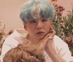 Sein echter name ist min yoongi und er kommt aus daegu in bts heißt er suga und er hat ein mixtape veröffentlicht, er nennt sich dort agust d was für . Image In Kpop Korean Collection By Natalie On We Heart It