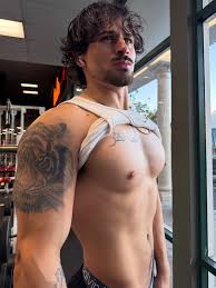 Valenci (@v4lenci) • Threads, Say more