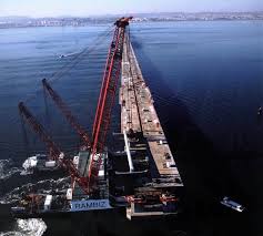 Tem 12,3 quilômetros de comprimento e foi construída para a exposição universal de 1998. Lusoponte