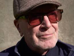 We zijn niet dé opvoeders, maar voeden wel op. Maar zonder opgeheven  vingertje, en zonder boodschap'