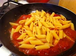 De data aceasta îți propunem o rețetă de spaghete cu sos de rosii. Paste Cu Sos De Rosii Blog Cu Sare Si Piper