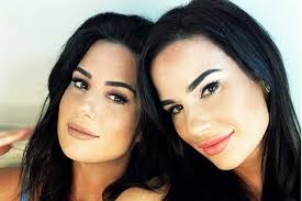 In One Ear: Extreme sisters