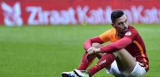 Sinan gümüş is a german professional footballer who plays as a forward for turkish süper lig club fenerbahçe. Sinan Gumus Galatasaray A Hangi Takimdan Transfer Oldu Sinan Gumus Un Bonservis Bedeli Sinan Gumus Altyapida Kac Gol Atti Sinan Gumus Kac Yasinda Sinan Gumus Hangi Takimda Yetisti Sinan Gumus Un Golleri Sinan Gumus Un Istatistik