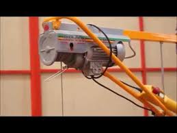 Entraînement électrique d'une vitesse de 0,25 à 0,63 m/s par machinerie en position haute. Palan Electrique Pour Montes Charge Legers Iber Dos D Umacon Youtube