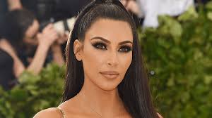 Monday night's met gala red carpet was home to gilded gowns, statement headpieces and for blake lively, a really long train. Kim Kardashian Wore 20 Lashes To The Met Gala Stylecaster