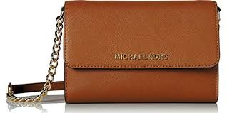 Easy, light, only the essentials and perfect for nights on the town. Top 10 Michael Kors Bags Of 2020 Video Review