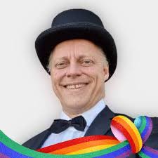 Is the correct spelling of the instrument 'hurdy gurdy' or 'hurdy-gurdy'?