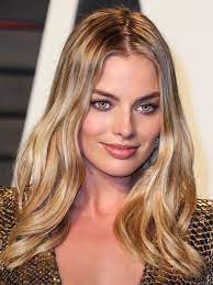 When she's having her picture taken, margot robbie isn't concerned about breakouts. Welche Haarfarbe Passt Zu Grunen Augen Hairstyles Frisuren Augen Frisuren Grunen Haarfarbe Margot Robbie Hair Blonde Hair Makeup Margot Robbie Makeup