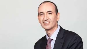 Javier Sancho Hernández se pone al frente de la refinería en sustitución de  Luis Llamas