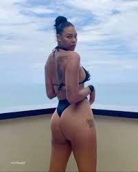 Liz Cambage Nude and Sexy Photo Collection - Fappenist