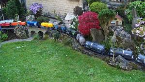 Halskette Mit Geheimbotschaft Tochter Morse Code Sie Konnen Die Bunten Halsketten Geheimen Morse Code Nachricht Mi Garden Railroad Garden Trains Garden Railway