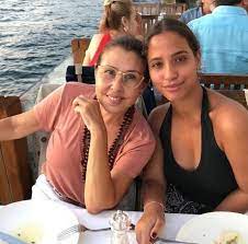 Ayşe nazlı şimdi bir genç kız olan ayşe nazlı'nın son halini görenler şaşırıyor. Nilufer Kizi Ayse Nazli Nin Dogum Gununu Kutladi Temiz Magazin