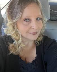 Stephanie Ashmore's Instagram, Twitter & Facebook