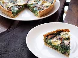 Quiche este numele unui preparat frantuzesc traditional. TartÄ Frageda De Primavara Cu Spanac Ciuperci Èi Brie