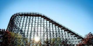 Der heide park bei soltau in niedersachsen war ursprünglich ein wildpark, bis zwischen lüneburg und bremen an der a7 gelegen, ist der heide park eine beliebte anlaufstelle die berühmteste und berüchtigtste unter diesen ist colossos, die einst schnellsten und höchsten holzachterbahn europas. Colossos Das Erwartet Besucher In Der Neuen Holzachterbahn Im Heide Park