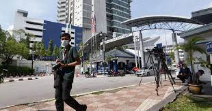 1 jalan tanglin, taman botani perdana, kuala lumpur 50480 malaysia. Anwar Arrives At Bukit Aman For Questioning