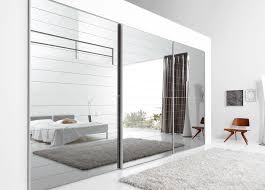 Selain itu model pintu geser juga dapat menghadirkan kesan ruangan yang lebih praktis dan modern. Lebih Praktis Ini 5 Lemari Geser Yang Harus Kamu Punya