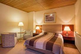 Pentru alte sensuri, vedeți mesteacăn (dezambiguizare). Vila Pinul Si Mesteacanul In Poiana Brasov Romania 50 Reviews Price From 39 Planet Of Hotels