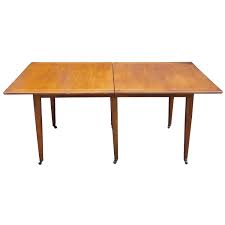 Work with your dinner table to set the tone for your dining ensemble, and give you the perfect perch to settle into a meal. Calligaris Dining Room Tables 3 For Sale At 1stdibs