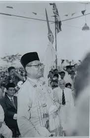 Tunku abdul rahman was chief minister of the federation of malaya, the tunku abdul rahman was born on february 8, 1903, in alor setar, kedah, in malaya, a country then under british control. Keris Sapukal Laman Fb Rasmi Arkib Negara Malaysia Facebook